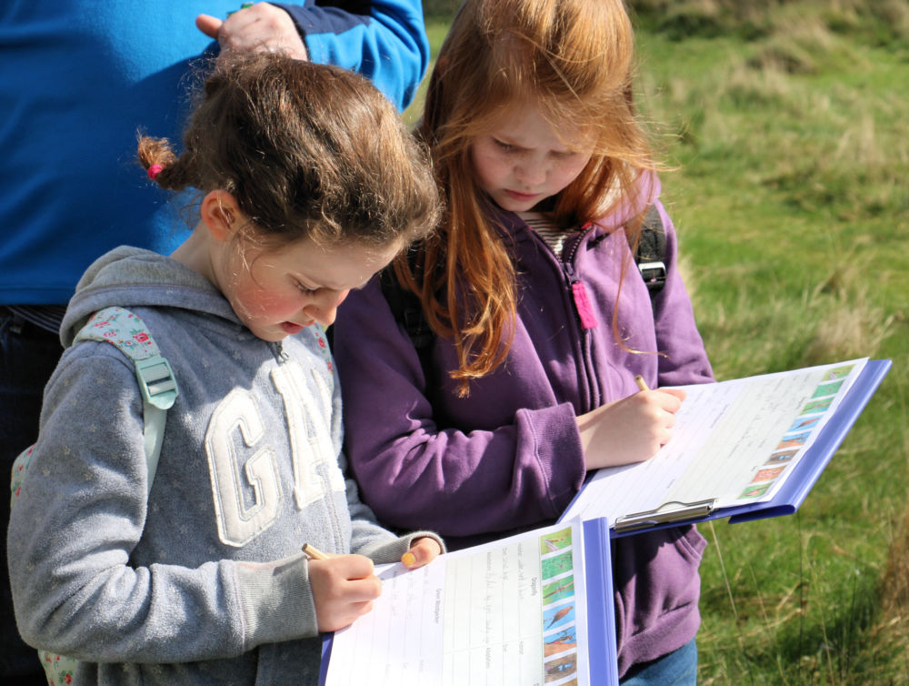 children working on project